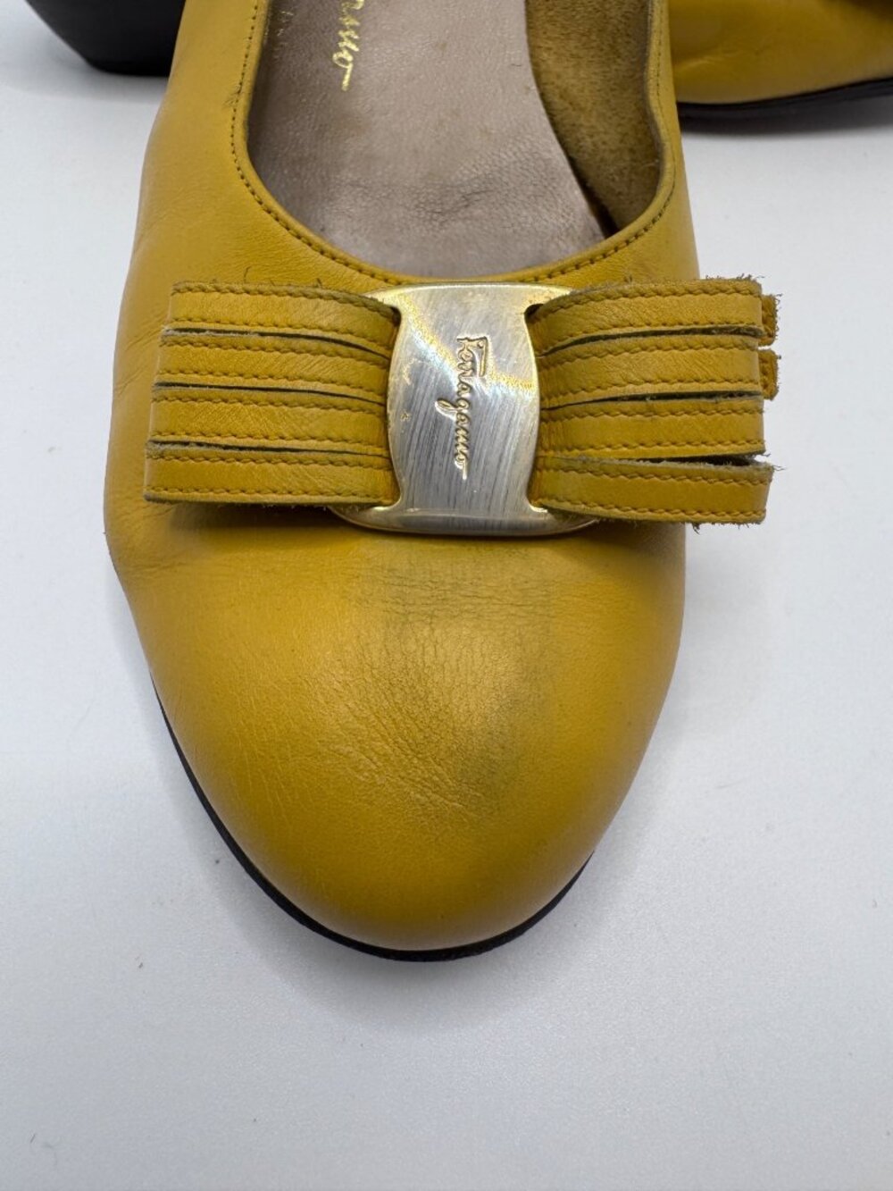 Salvatore Ferragamo Women’s Shoe Size 9.5 B Vtg Yellow Leather Flats Bow Accent - Picture 3 of 12